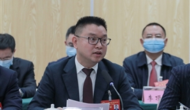 周平董事长加入市八届人大一次聚会沙湾区分团审议并讲话:坚持走低碳、绿色的高质量生长之路
